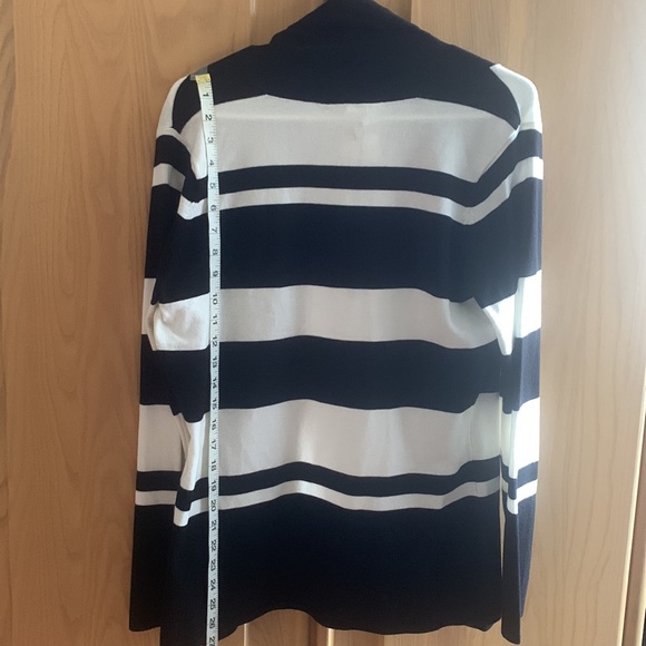 New womens sweater size Large - Picture 2 of 5